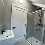 Corrib Waters Retreat, 木屋
