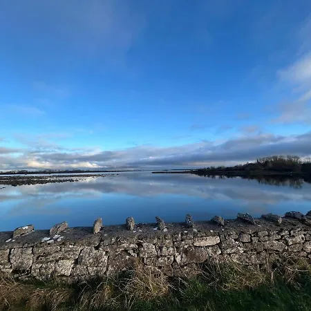 Corrib Waters Retreat, シャレー